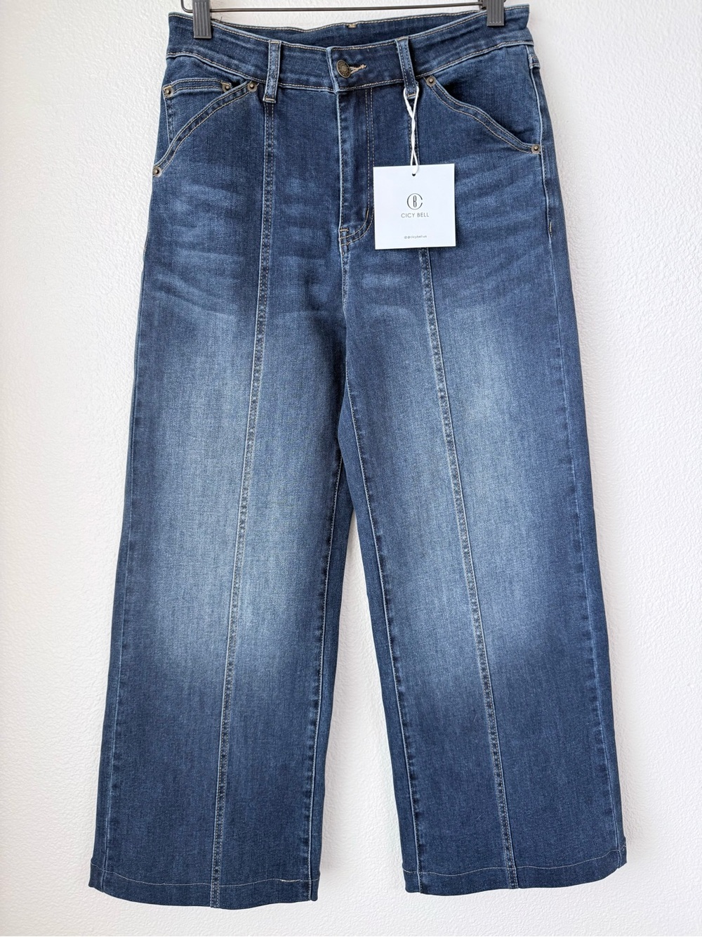 NWT Cicy Bell Dark Blue Front Seam Wide Leg Cropped Jeans Stretch Size 6